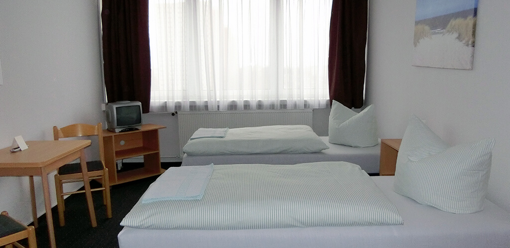 Gästehaus Rostock - Zweibettzimmer mit Gemeinschaftsbad