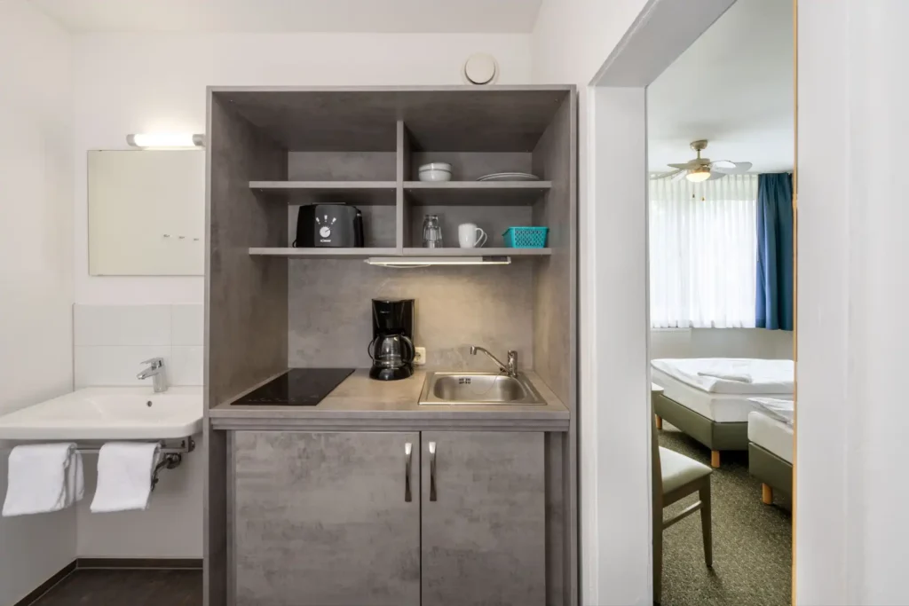 Komfort-Zimmer mit Gemeinschaftsbad Wohn-Micro-Küche Zimmer 402_04